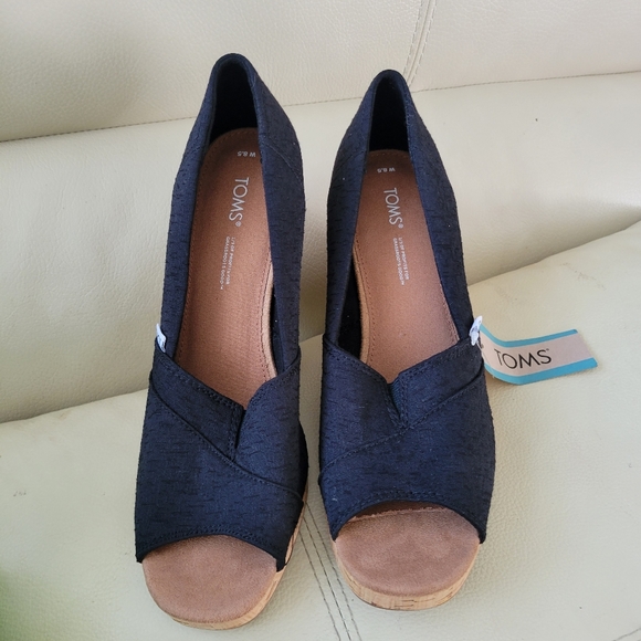 Toms shoes 8.5 - Picture 5 of 5